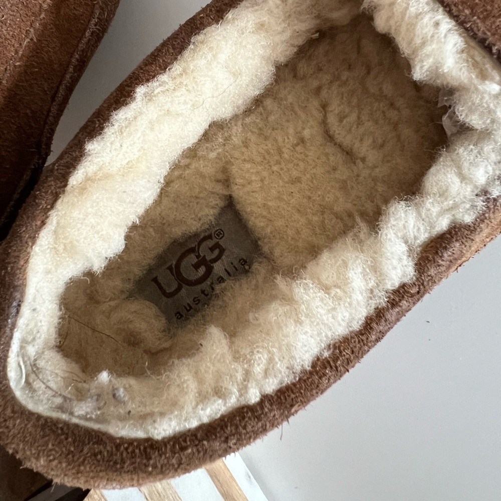 UGGs boys slippers sz 3 VGUC suede moccasin shearling lined rubber sole UK 2 - Picture 4 of 8